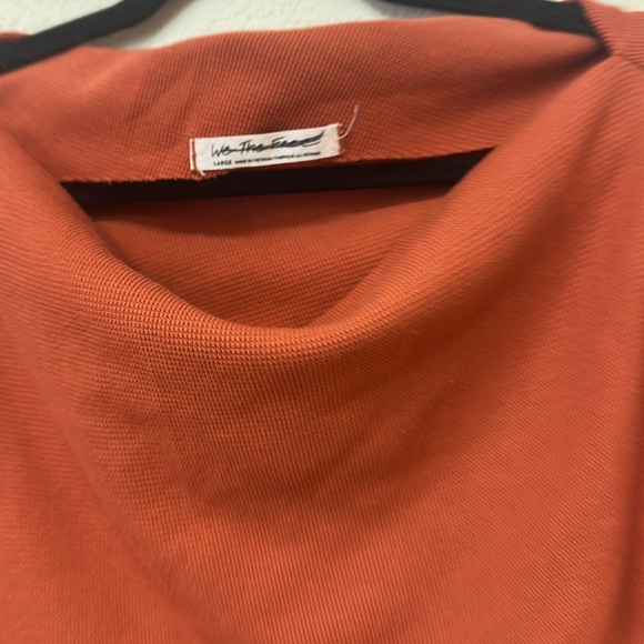 Free People we the free women’s off the shoulder top size L - Picture 5 of 5